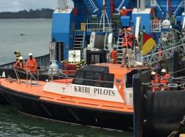 Une pilotine sur les berges de Mboro